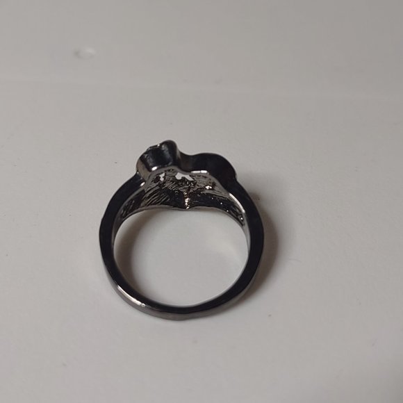 Very Cool Dark Heart Ring Size 8 - Picture 8 of 11
